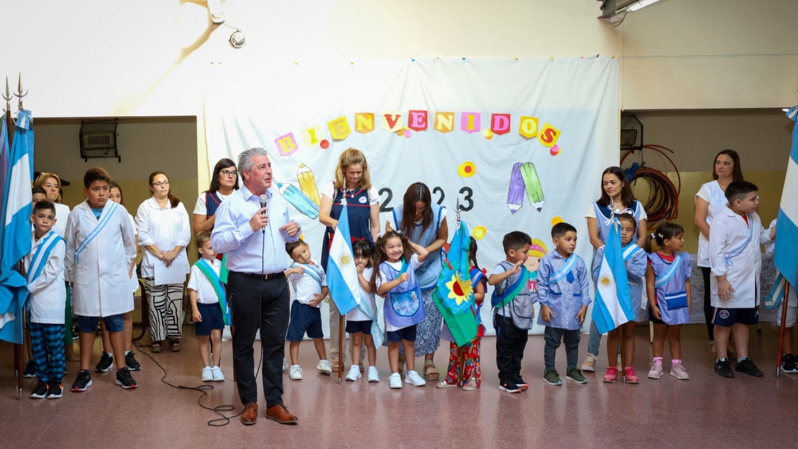 Martínez participó del acto de inicio de clases en la EP 41